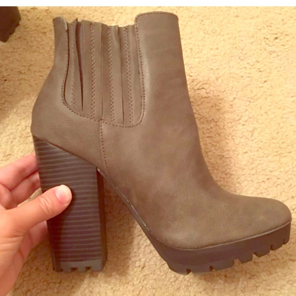 NWOT Candies Booties